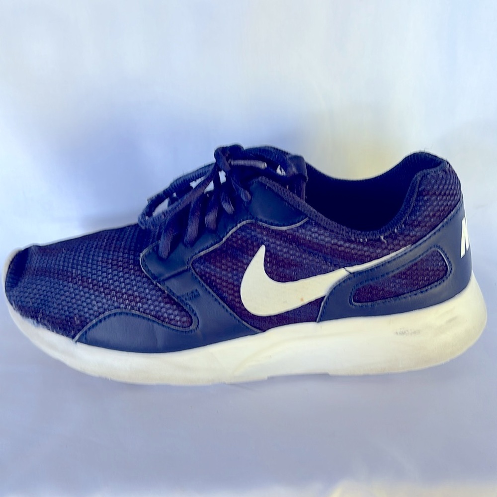 Slightly Worn Woman Nike  Navy Blue  Sneakers Size 9.5 - Picture 2 of 12